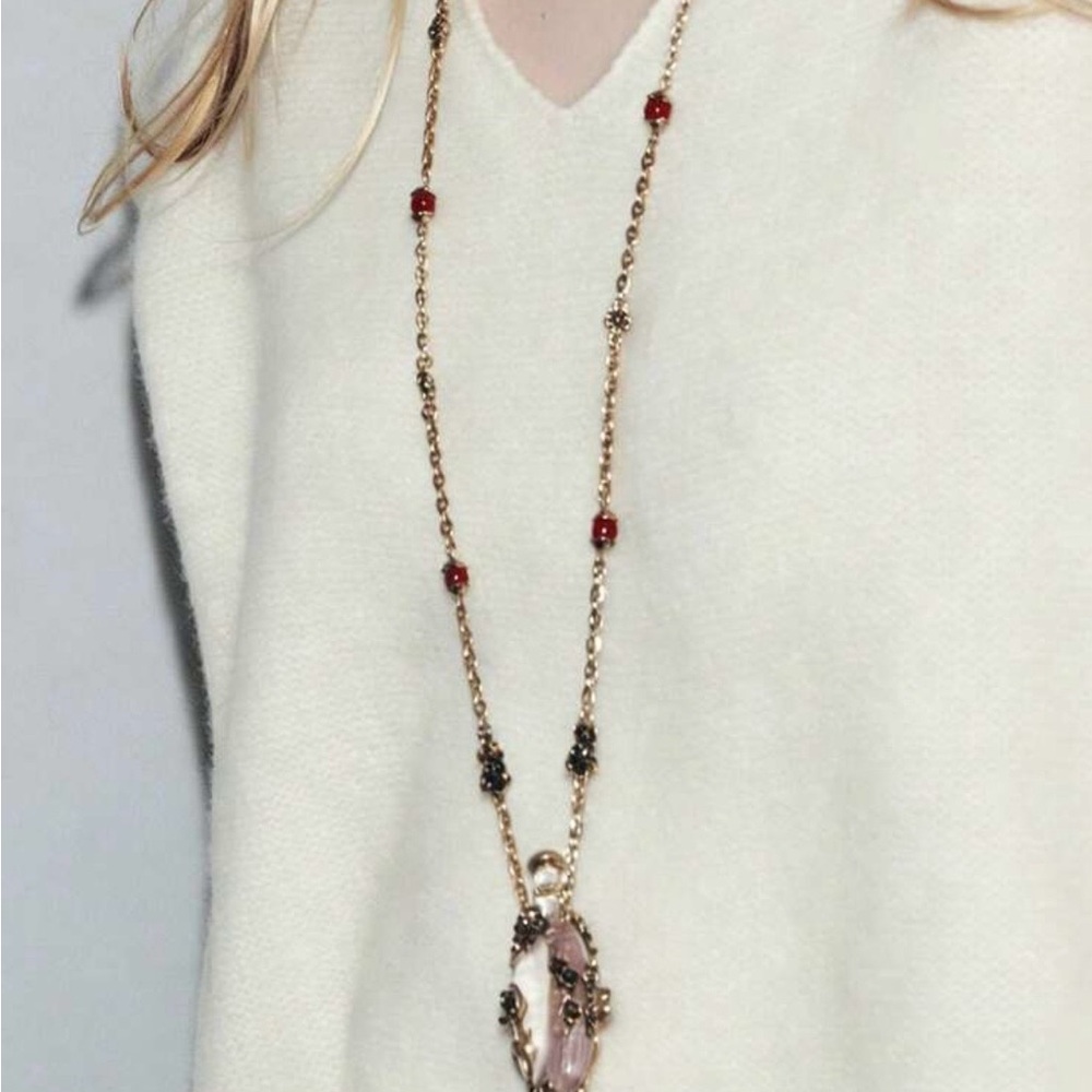 NWOT Gold Chain Long Pendant Necklace with Floral Accents